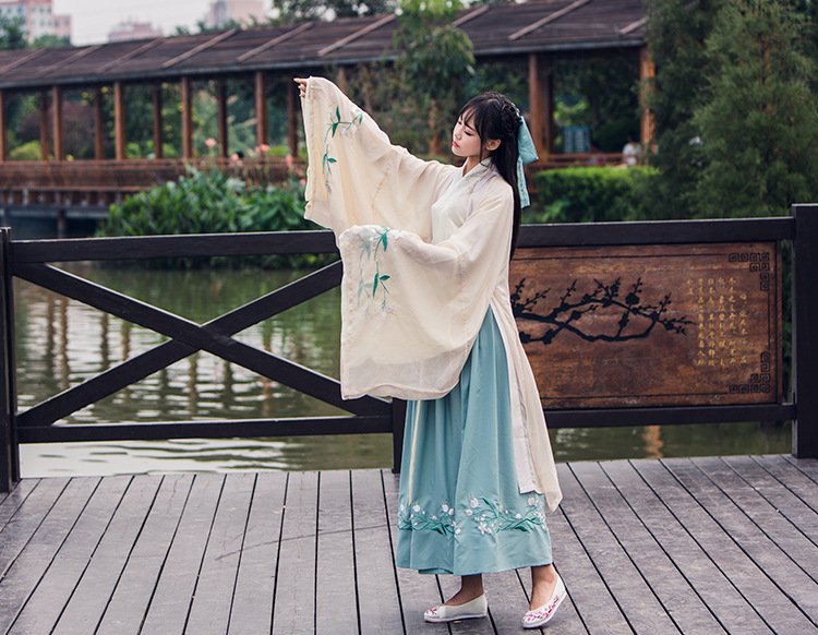 Chinese traditional clothing Hanfu