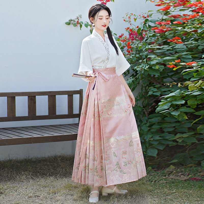 Women's Retro New Chinese Style Top Horse Face Skirt - Image 4